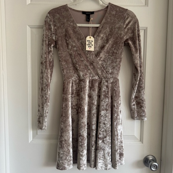 Forever 21 Dresses & Skirts - Forever 21 Crushed Velvet Long Sleeve Mini Dress in Champagne
